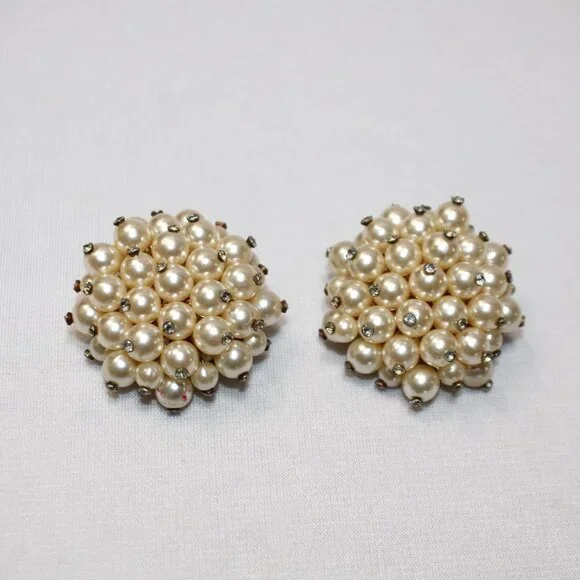 Vintage Faux Pearl Rhinestone Cluster Clip On Earrings Gold Tone - Picture 2 of 8
